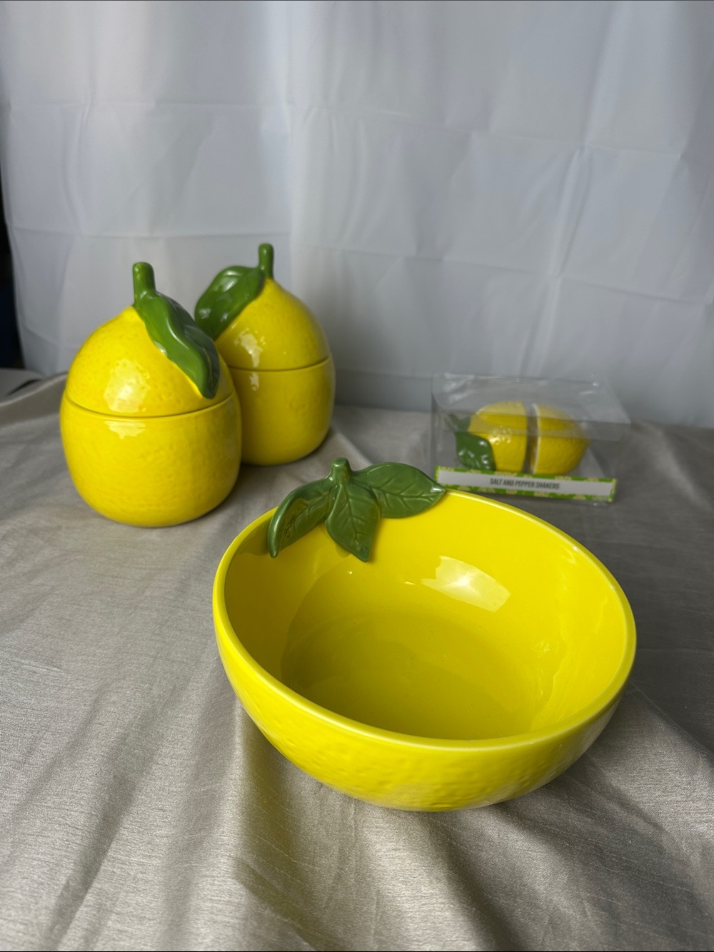 Lemon 1 Fruit Bowl- 2 Lemon canisters- 1 salt & pepper shaker Set ceramic NWT